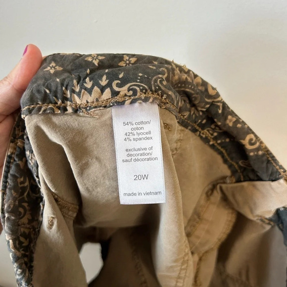 Maurice’s Khaki Shorts - Picture 4 of 4